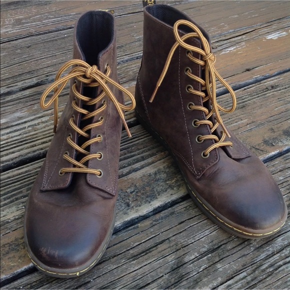 dr martens leyton brown